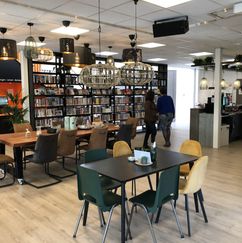 Bibliotheek Nijkerkerveen ('t Veense Hart)